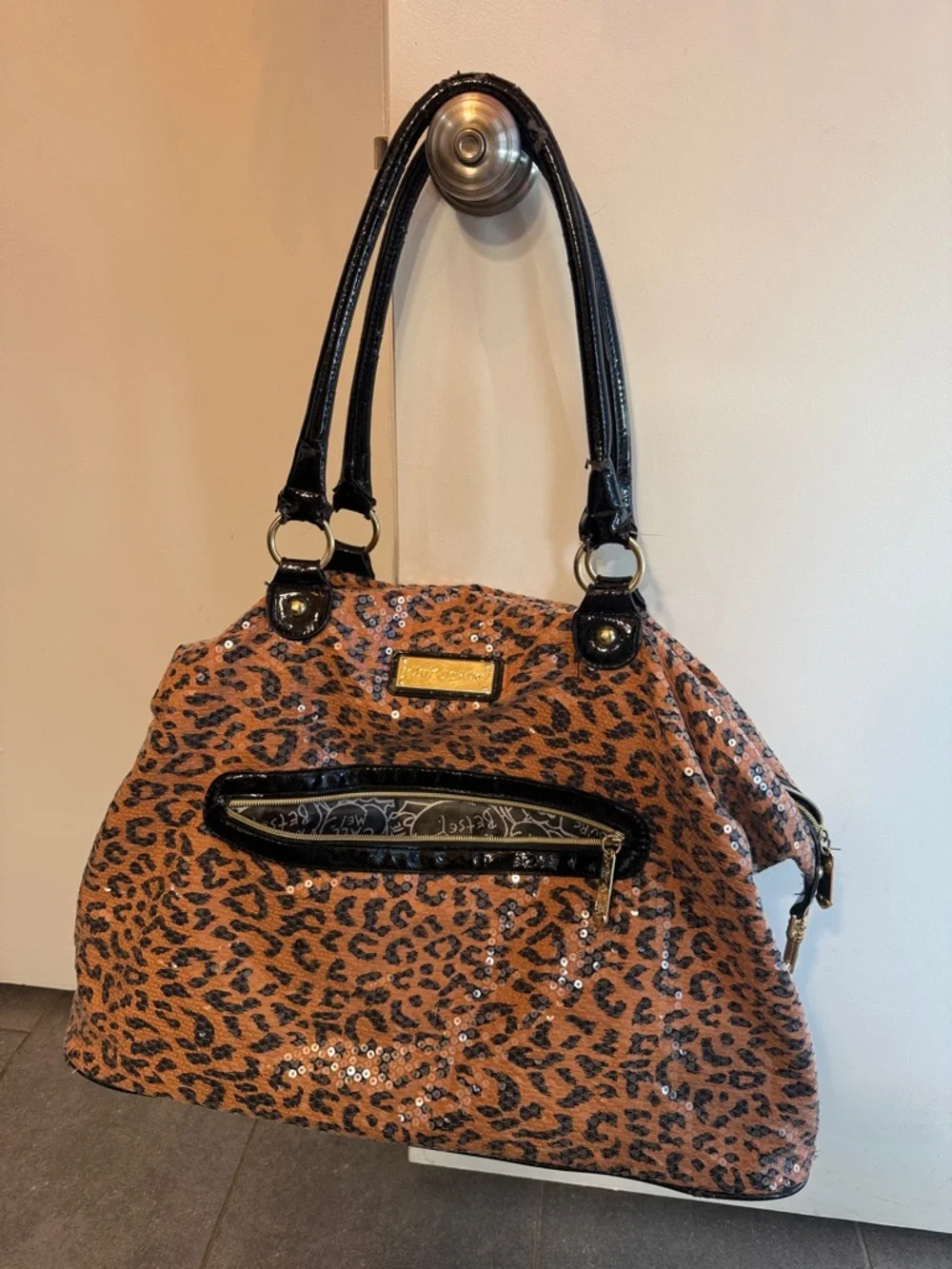 Betsy Johnson Leopard Print Sequin Weekender Bag with Black Handles - Picture 1 of 5